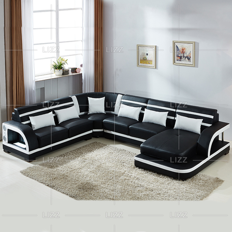 Sofa sectionnel mené en cuir de taille moyenne pour la salle familiale