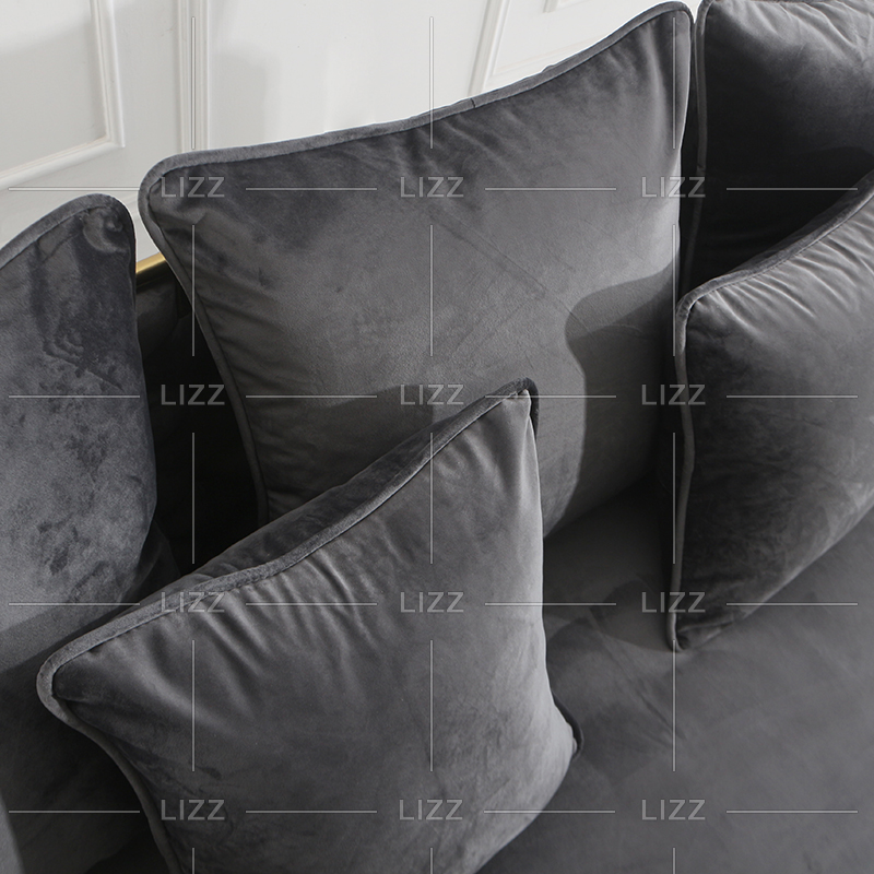 Canapé de luxe en tissu gris avec structure en métal