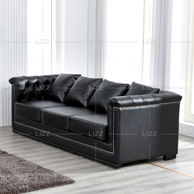 Grand canapé de salon noir confortable